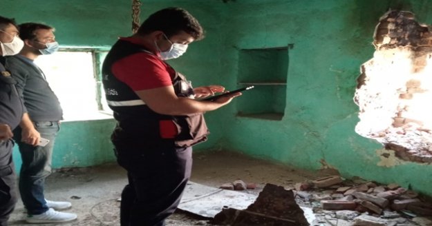 Büyükşehir’in teknik ekibi İzmir'de 700 binayı inceledi