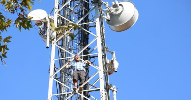 Gazipaşa'da diktiği zeytin ağaçlarının beş kez söküldüğünü iddia eden şahıs baz istasyonuna çıkıp eylem yaptı