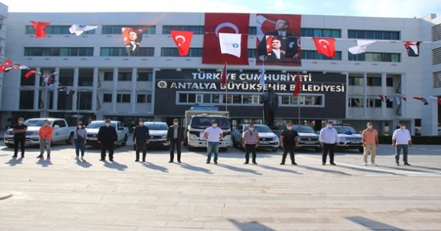 Hasar tespiti için Antalya'dan İzmir'e 12 kişilik ekip yola çıktı