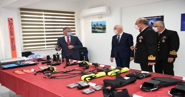 İçişleri Bakan Yardımcısı Erdil ve Vali Yazıcı Sahil Güvenlik Komutanlığı'nda incelemede bulundu