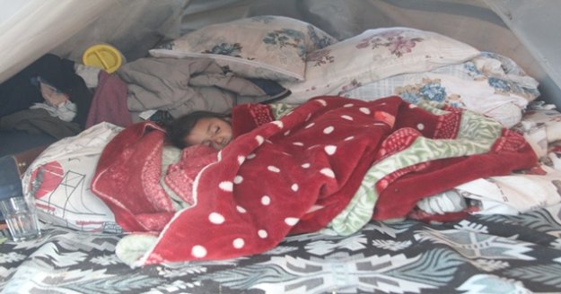 İş ve kalacak yer vaadiyle Antalya'ya gelen aile hayatlarının şokunu yaşadı