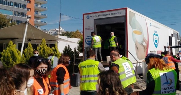 Mobil Aşevi’nin afetzedelere sıcak yemek ikramı sürüyor