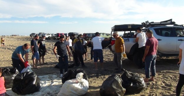 Off Road üyeleri caretta carettaların yuvalama alanını temizledi