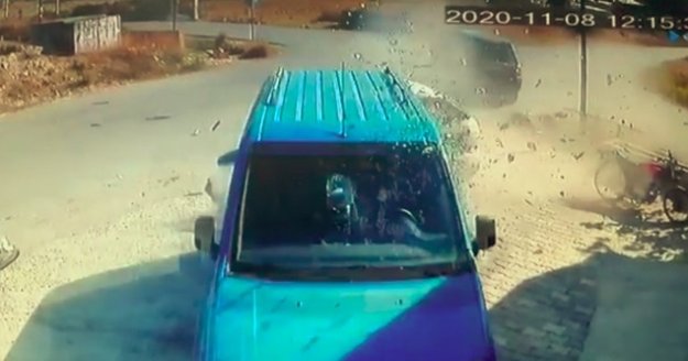 Park halindeki aracın içinde hayatının şokunu yaşadı