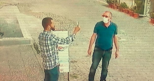 Rüzgarda uçuşan binlerce lirayı toplayıp sahibine teslim ettiler