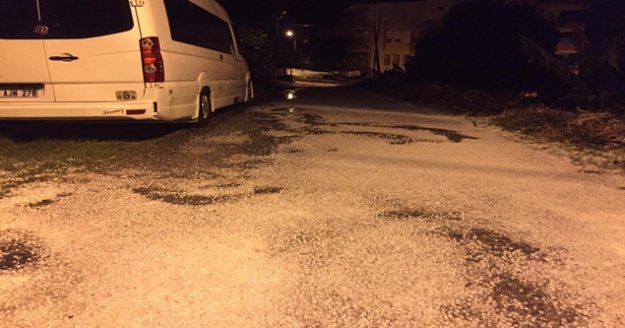 Alanya'da ceviz büyüklüğünde yağan dolu, bölgeyi beyaza bürüdü