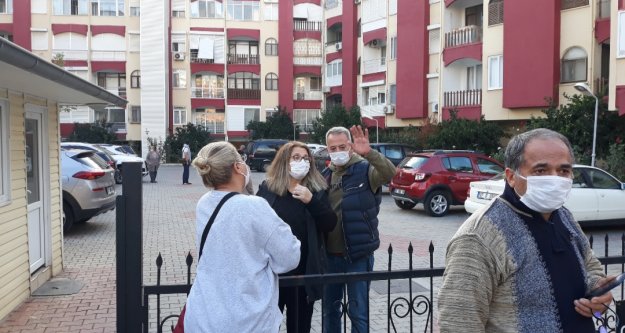 Alanya'da deprem korkusu korona dinlemedi. Halk sokağa indi