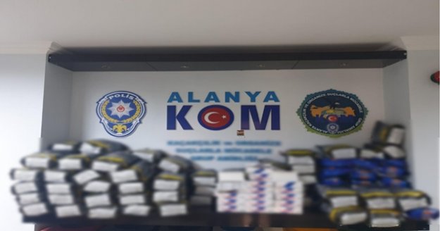 Alanya'da kaçak tütün operasyonu