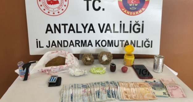 Alanya'da turistlere uyuşturucu satan şüpheliye baskın