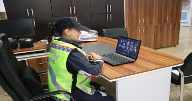 Alanya’da jandarmadan öğrencilere online ders