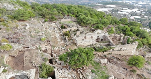 Alanya’daki gün yüzüne çıkarılan Syedra Antik Kenti ziyaretçi akınına uğruyor