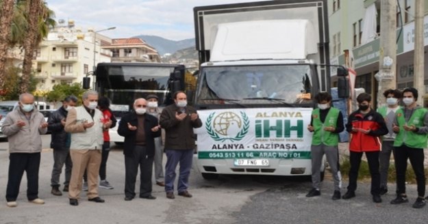 Alanya’dan toplanan TIR dolusu yardım dualarla yola çıktı