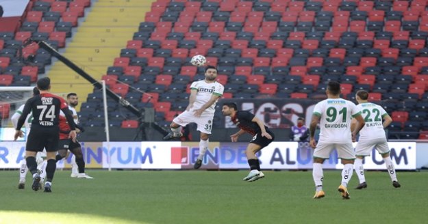 Alanyaspor, haftalar sonra liderliği kaptırdı