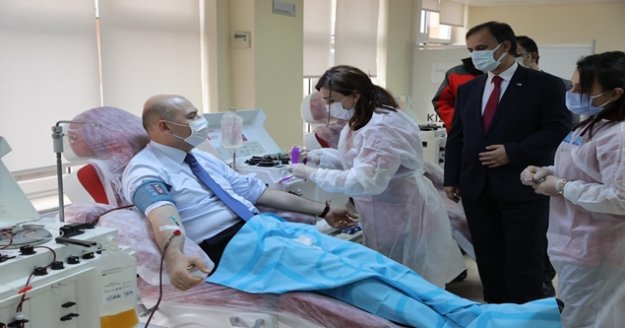 Covid-19'u atlatan Bakan Soylu'dan örnek davranış