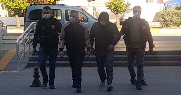 Kısıtlama gününde durdurulan araçta uyuşturucu ve tüfek ele geçirildi