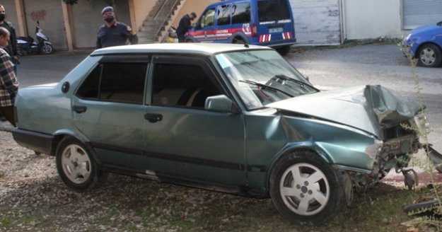 Kontrolden çıkan otomobil duvara çarptı: 1 yaralı