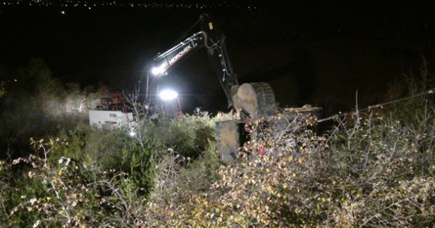 Kullandığı iş makinesinin altında kalan genç hayatını kaybetti