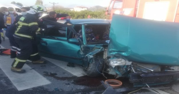 Otomobilde sıkıştı, "Lütfen kesmeyin bacağımı "diye ağladı