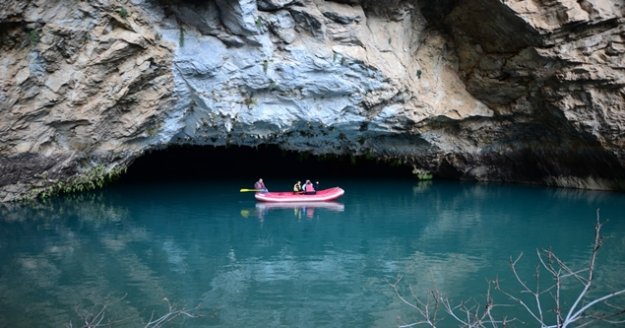 Sel suları dünyaca ünlü Altınbeşik Mağarasının girişini kapattı