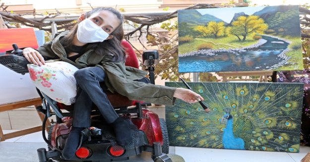 SMA Tip 2 hastası genç kızın çizdiği resimleri görenler gözlerine inanamıyor, yurt dışından bile sipariş alıyor