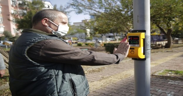 Trafik ışıkları, görme engelliler için konuşacak