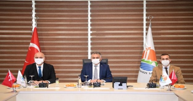 Vali Yazıcı: "Virüsle mücadele ederken üretimimizi ihmal etmiyoruz"