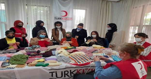 Ak kadınlardan Kızılay Alanya'ya destek