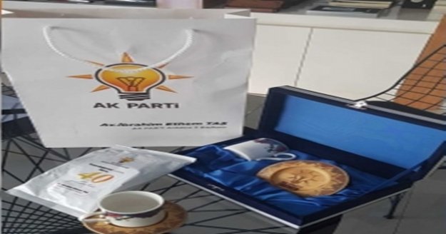 Ak Parti'den üyelere kongre hediyesi