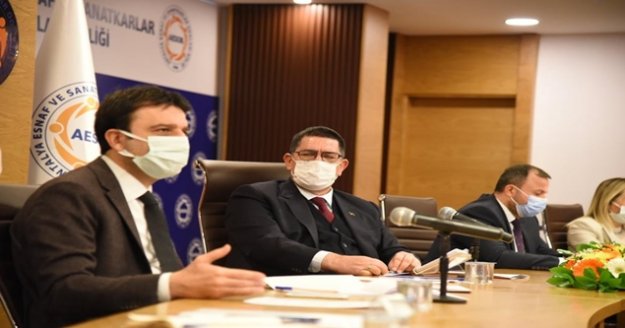 AK Parti MKYK üyeleri esnaf temsilcilerini dinledi