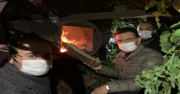 AK Partili Uslu'dan seralara nöbet ziyareti