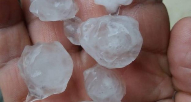 Alanya'ya ceviz büyüklüğünde dolu sürprizi