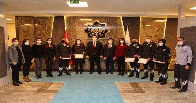 ALKÜ'de ilk kursiyerler sertifikalarını aldı