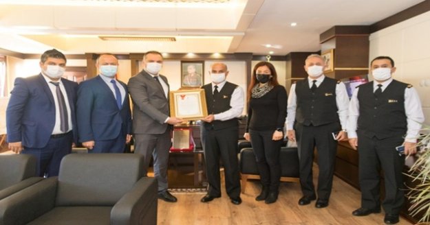 Antalya İl Jandarma Komutanlığı’na ‘2020 yılının Kurumsal Kan Bağışçısı Altın Ödülü’