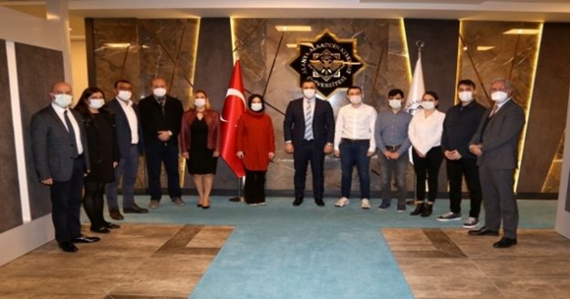 Asistan hekimlerden Rektör Kalan'a ziyaret