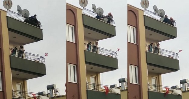 Çatıda intihara teşebbüs eden genç kadının polis tarafından yakalanma anı kamerada