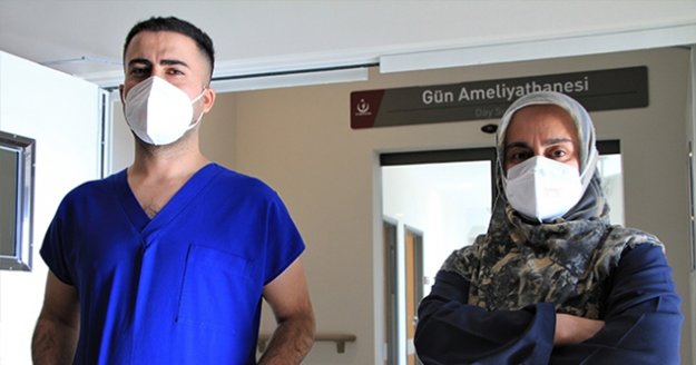 Covid-19'u iki kez atlatıp görevlerine dönen sağlıkçılar uyardı: 'Bu işin şakası yok'