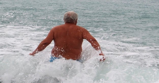 Deniz keyfini turuncu alarm bile bozamadı