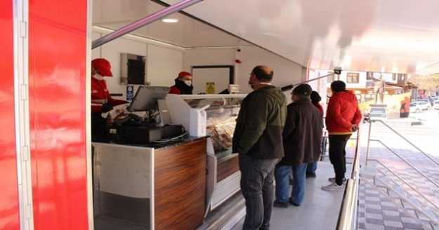 Halk Et Tır’ı Salı günleri Finike’de