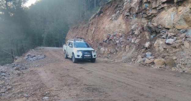 Heyelan nedeniyle kapanan Taşatan yolu açıldı