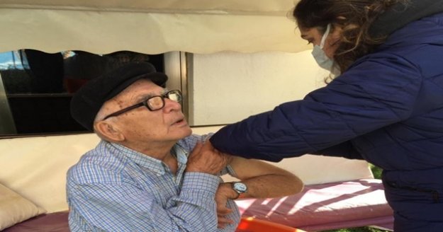 Huzurevi sakinleri Covid 19 aşılarını yaptırdı