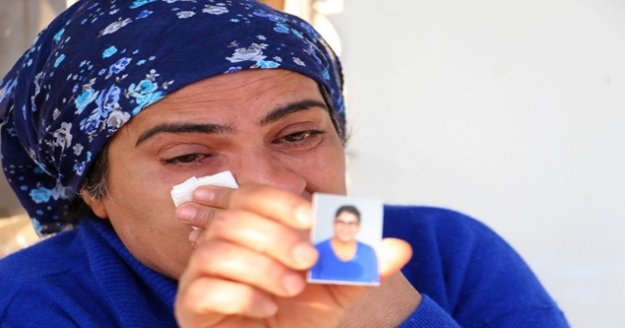 Kayıp kızı için gözyaşlarına boğuldu