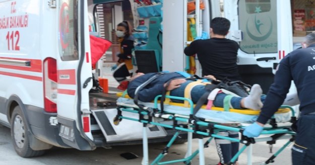 Kısıtlama saatinde ehliyetsiz kullandığı motosikletle hastanelik oldu