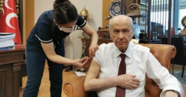 MHP Genel Başkanı Bahçeli, koronavirüs aşısı yaptırdı