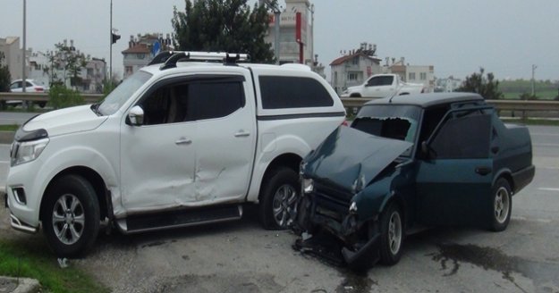 Oğlunun yaralandığını kaza yerinde gözyaşı döktü