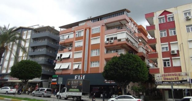 Sigara içmek için çıktığı balkondan düşen adam hayatını kaybetti