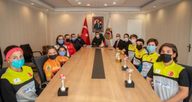 Sporculardan Başkan Yücel’e ziyaret