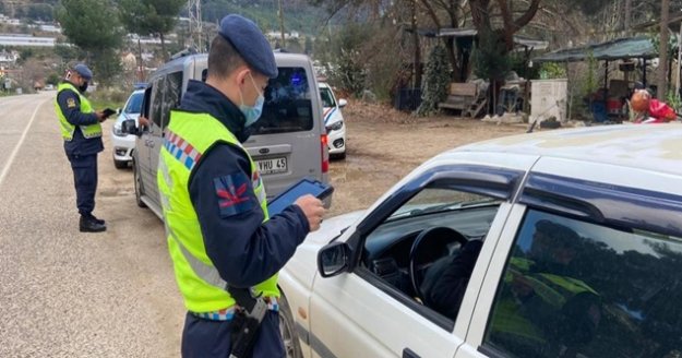 Trafik kazalarındaki en önemli sebep cep telefonu