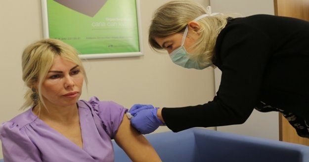 "Türkiye'de uygulanan aşının çok güvenli olduğunu düşünüyorum"