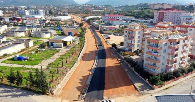 Alanya Belediyesi asfalt çalışmalarına devam ediyor