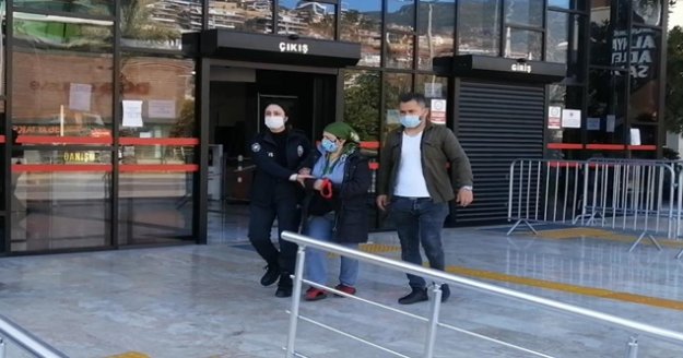 Alanya'da aranırken polise yakalanıp, bir de sahte kimlik gösterdi